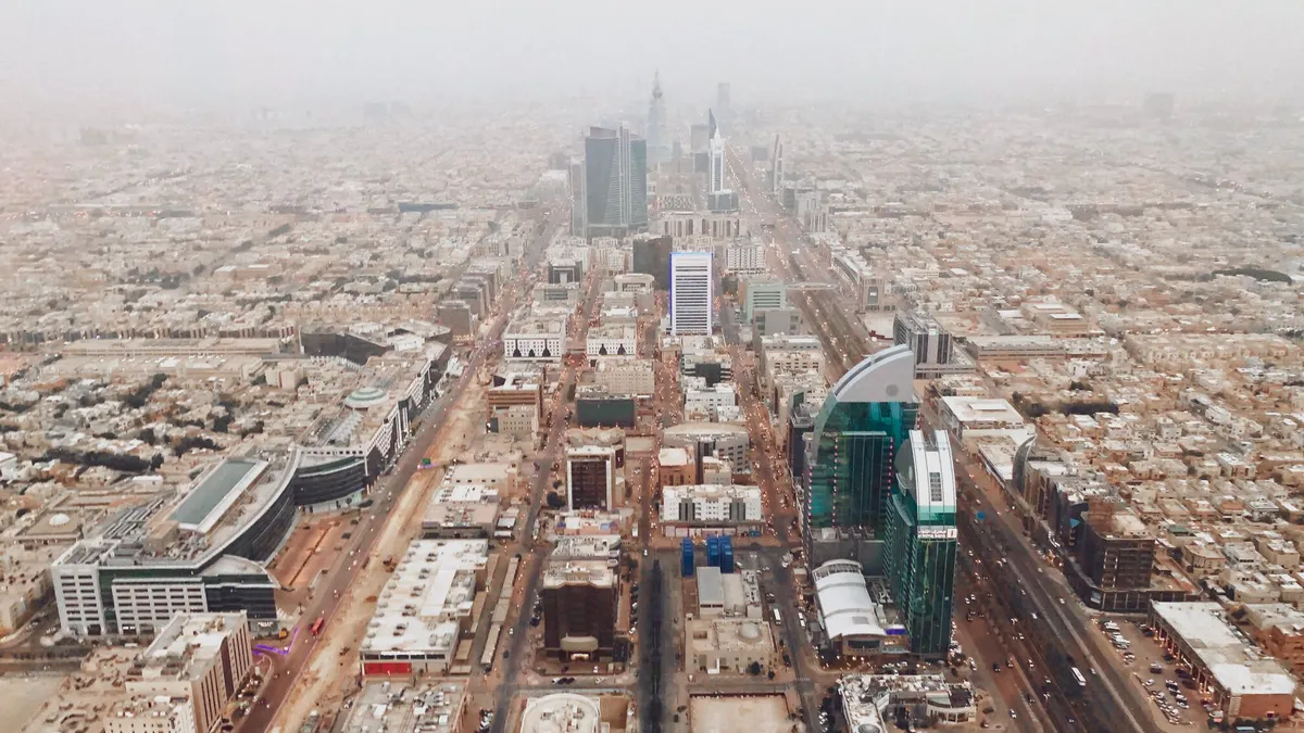 سهم زين السعودية يلامس أدنى مستوى منذ أبريل 2020