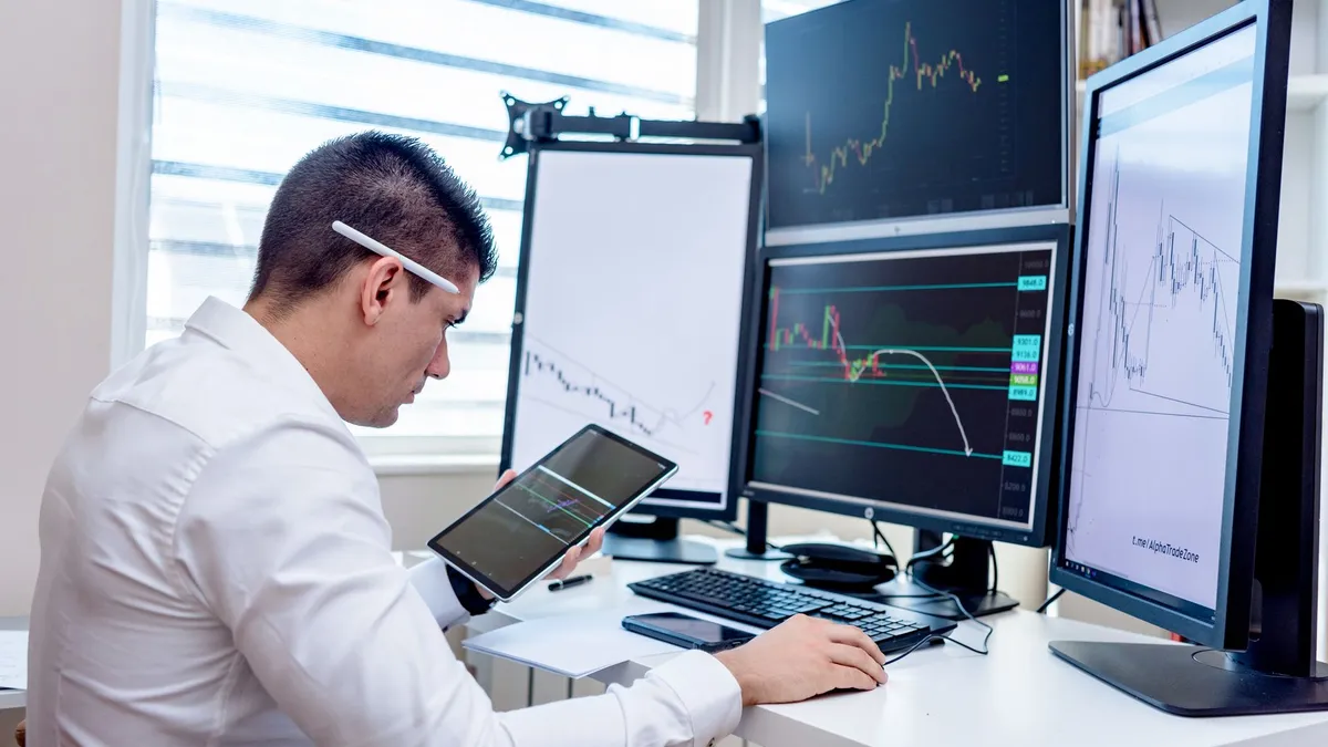ناسداك يهبط أكثر من 2% ويسجل أسوأ أسبوع منذ يونيو