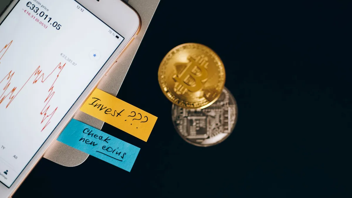 البيتكوين يكسر حاجز 83 ألف دولار مع قفزة النفط لمخاوف إيران